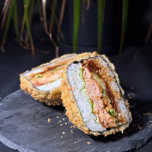 SUSHI-BURGER-Z-PIECZONYM-ŁOSOSIEM.jpg